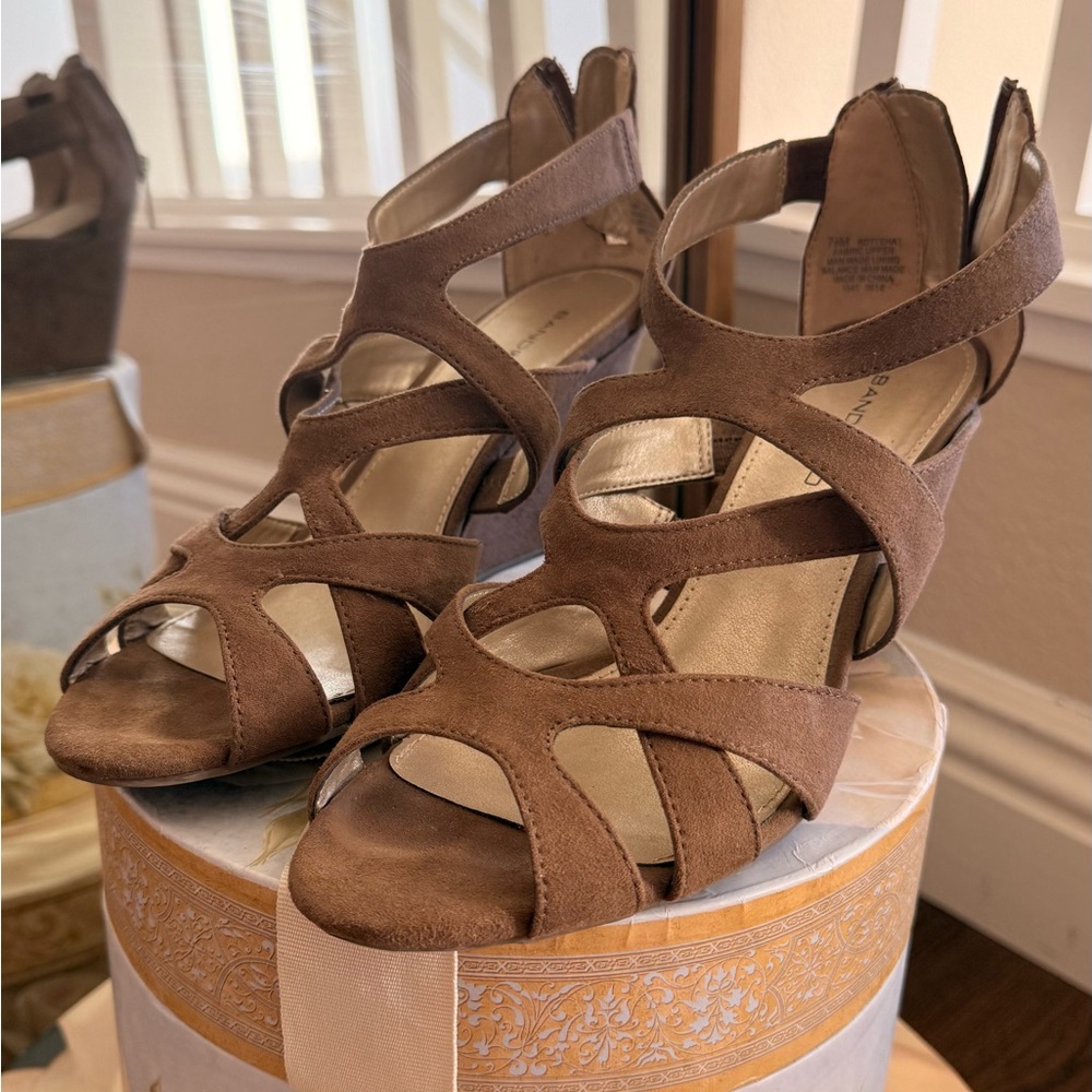 Bandolino Tan Strappy Heels